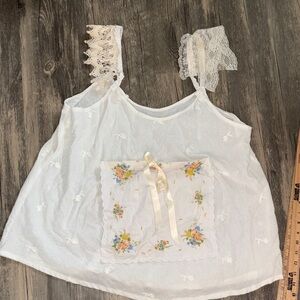Vintage Floral Lace Trim White Top woman’s medium / oversized